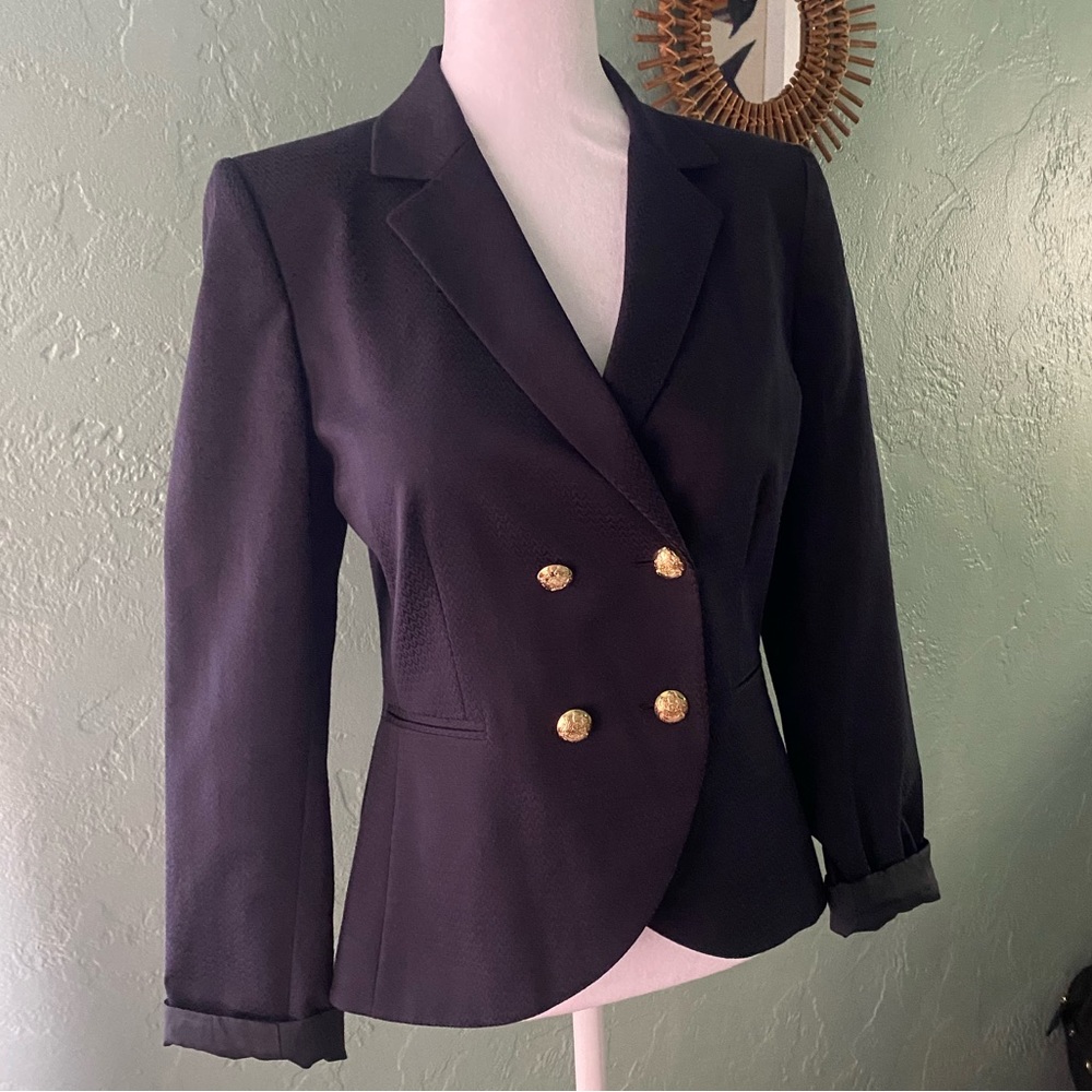 Cremieux Navy Blazer with Gold buttons. Women’s 8 business lined jacket, work